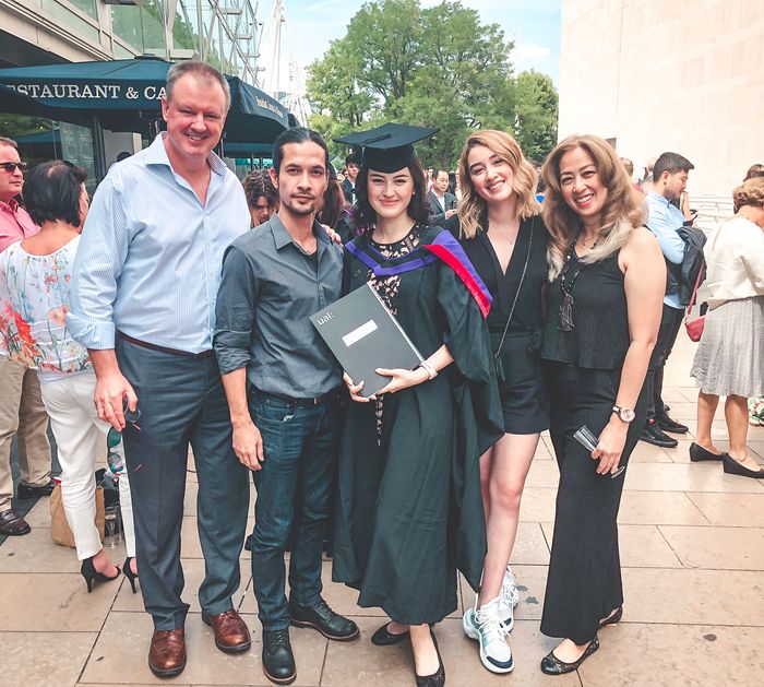 Kimberly Ryder, yang baru saja menamatkan sekolah Masternya dari University of the Arts London.