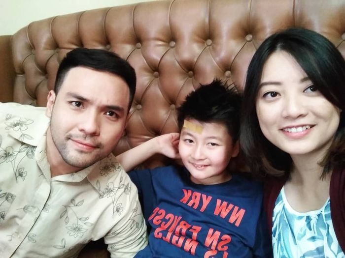 Leony dan keluarganya