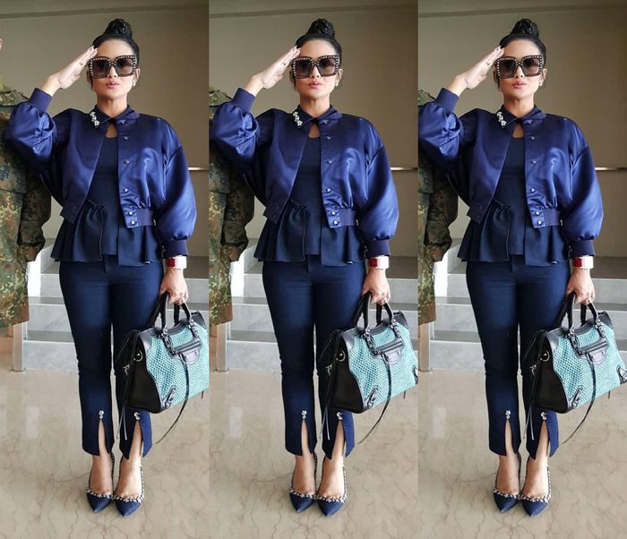 Krisdayanti memakai berbagai paduan fashion item mewah 