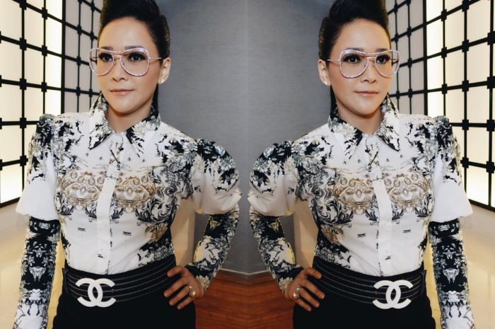 Maia Estianty sering terlihat memakai ikat pinggang mewah dari brand ternama dunia