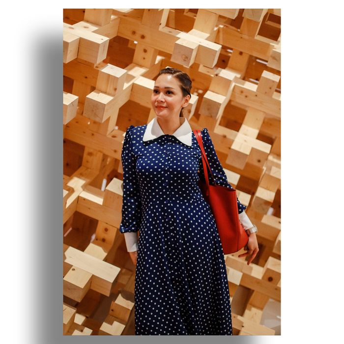 Maia Estianty tampil vintage dalam balutan dress bermotif polkadot