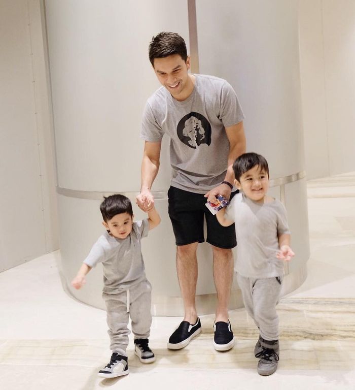 Jonathan dan dua anak laki-lakinya