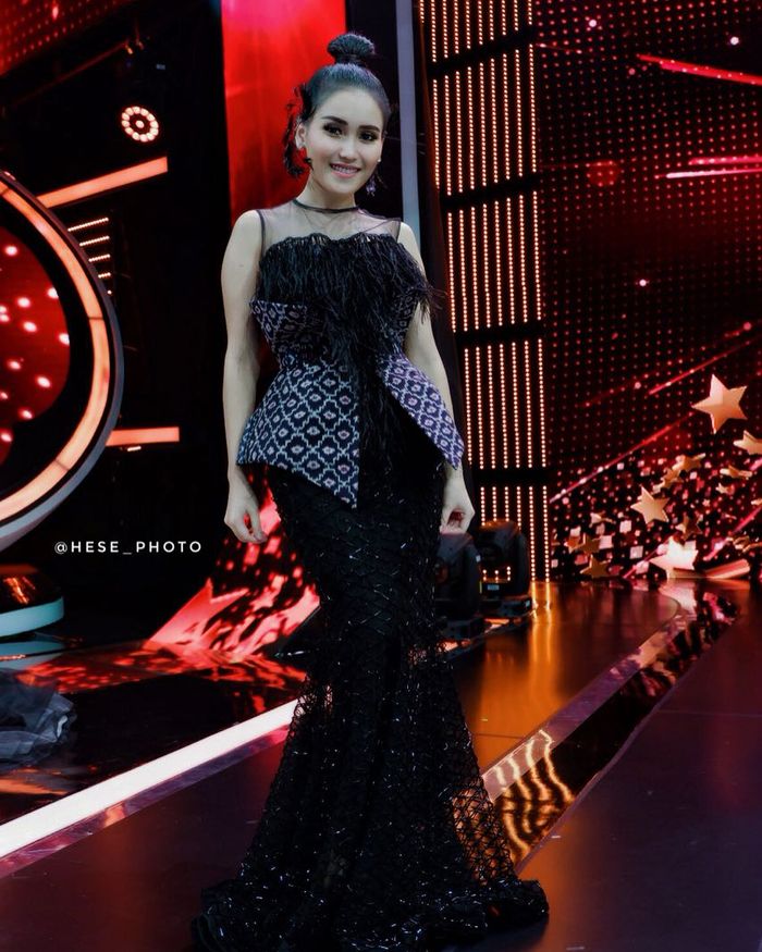 Ayu Ting Ting tampil memikat