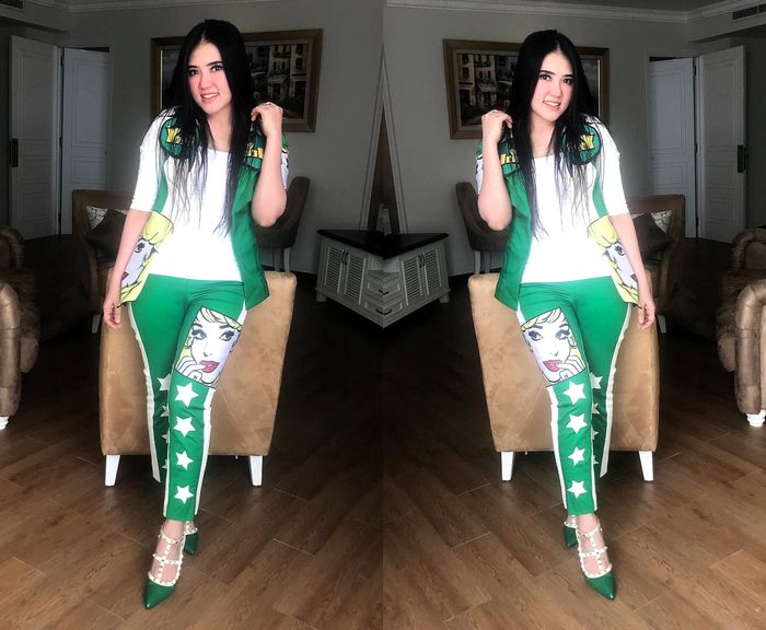 Via Vallen sering tampil dengan sepaket fashioin item berharga fantastis.