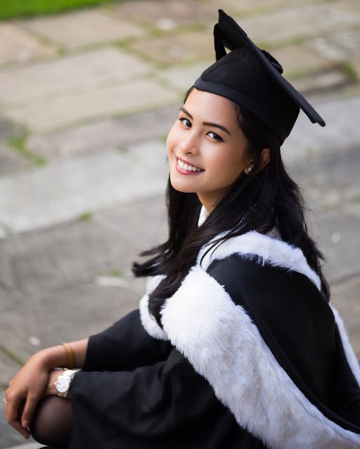 Maudy Ayunda yang berprestasi dan multitalenta