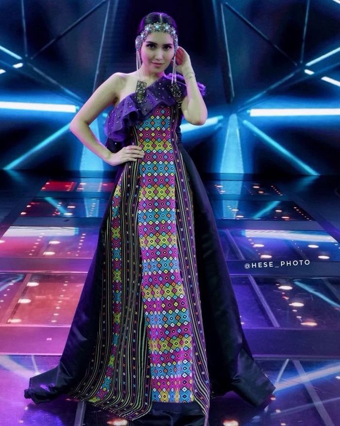 Ayu Ting Ting tampil dengan nuansa etnik