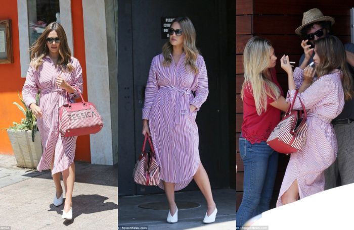 Jessica Alba terlihat menggunakan shirt dress