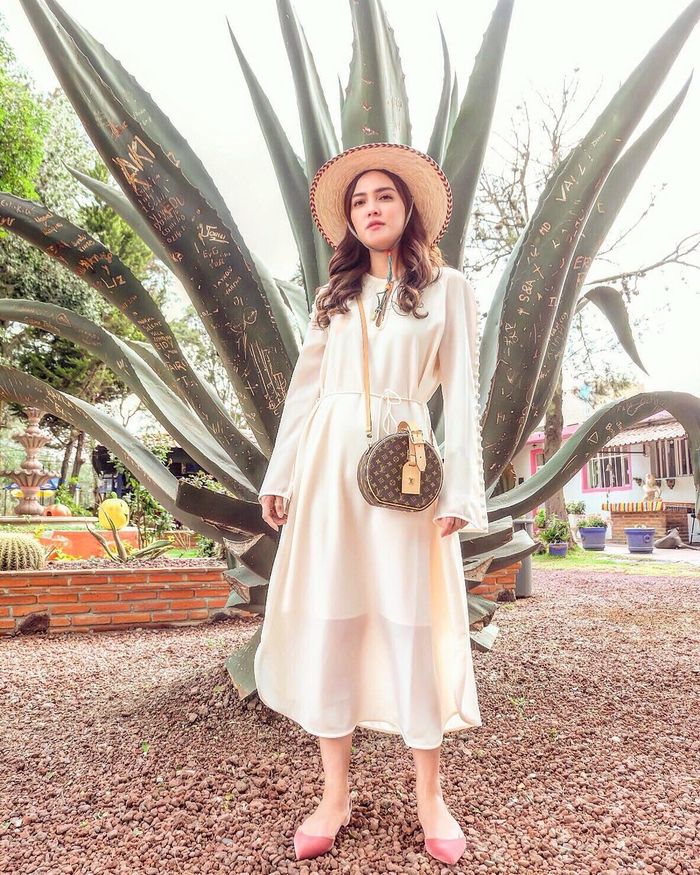 Penampilan Modis Shandy Aulia