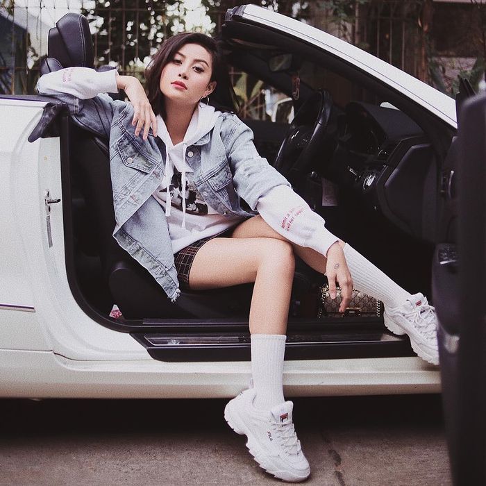 Karin Novilda, kerap dikenal dengan nama Awkarin