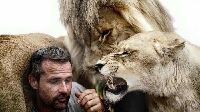 Kevin Richardson dan para singanya