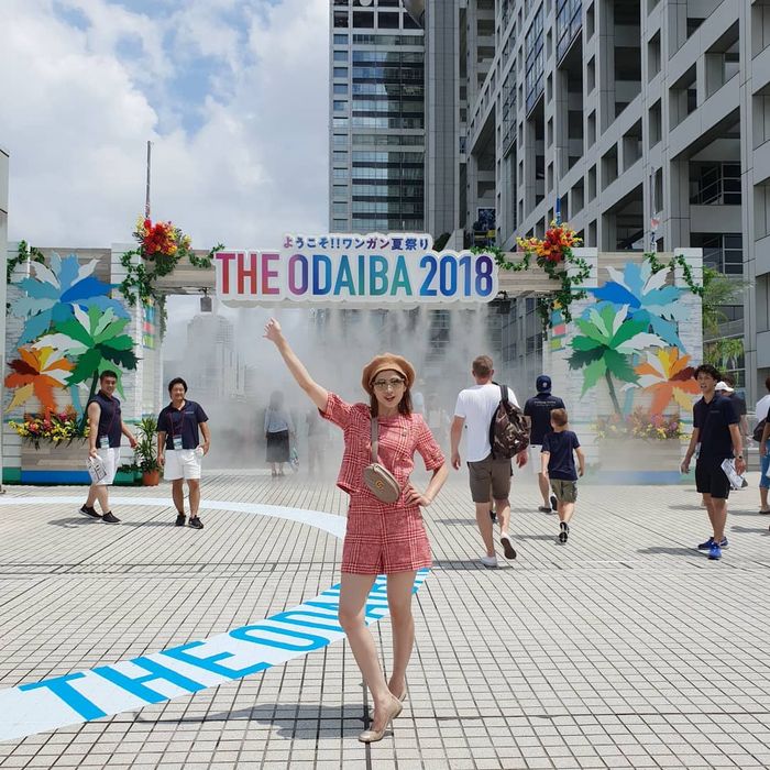 Chika Jessica Tampil Modis dengan Two Pieces Outfit