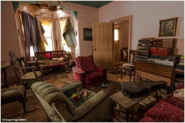 Begini kondisi dalam rumah yang ditinggalkan ini