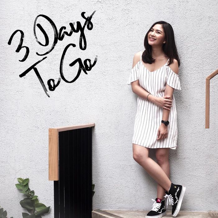 Jessica Mila dengan busana cut out shoulder 