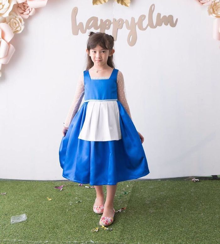 Mikhayla dengan waist dress