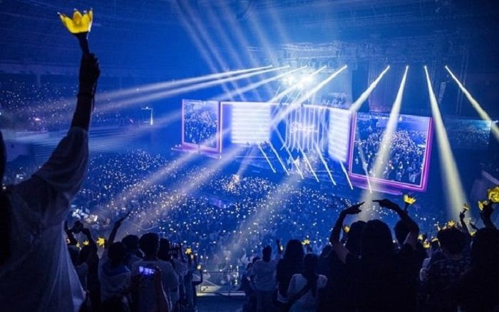 Banyak fans yang datang ke konser solo Seungri BIGBANG.