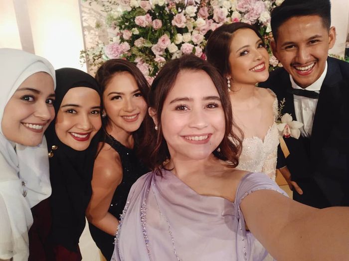 Shireen Sungkar bersama artis lainnya tampak hadir di pernikahan Tasya Kamila dan Randi Bachtiar