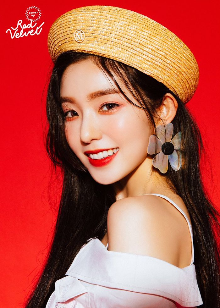 Irene dengan Straw Beret Hat