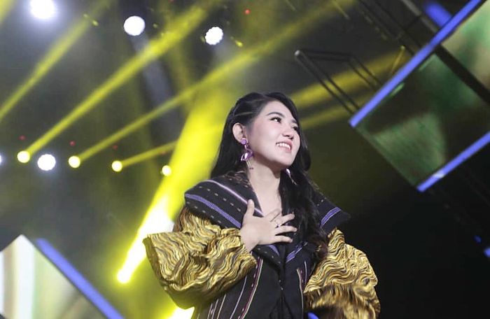 Via Vallen memang identik dengan kesan cute