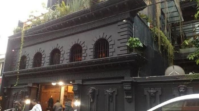 Tampilan Luar Rumah Ahmad Dhani