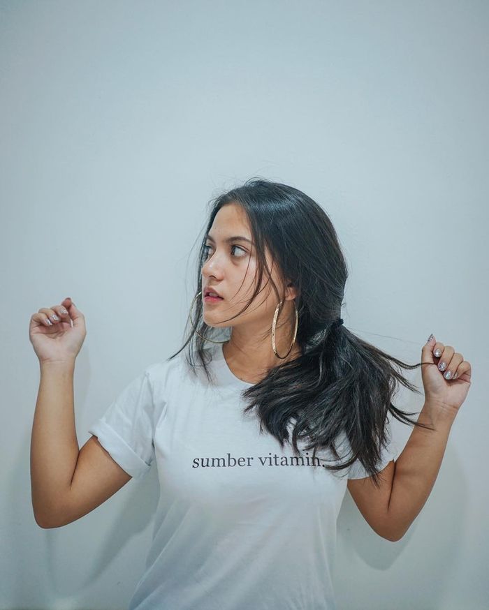 Marsha Aruan dengan rambut ponytail