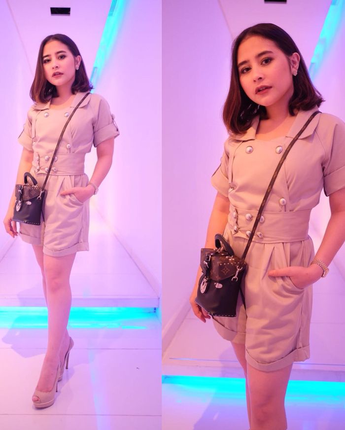 Prilly Latuconsina tampil dalam balutan mini playsuit bernuansa soft krem 