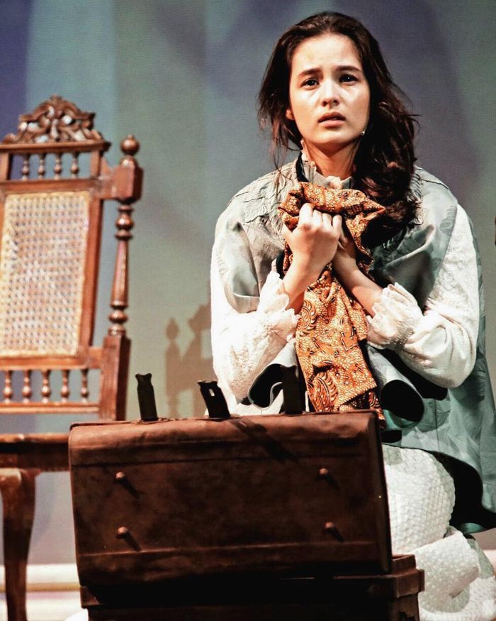 Penampilan Chelsea Islan saat berperan di panggung teater