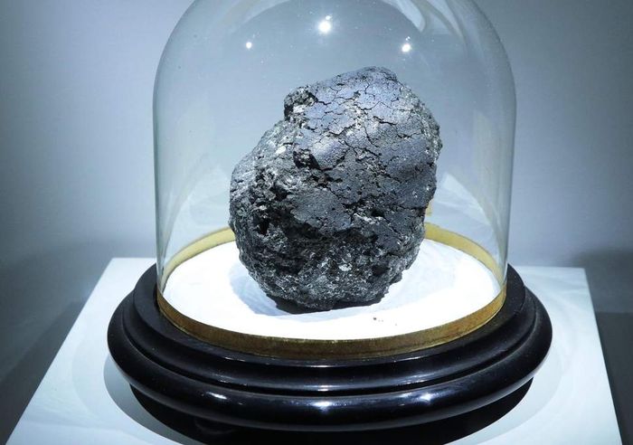 Bagian meteorit yang diduga berasal dari 4,5 miliar tahun lalu. 