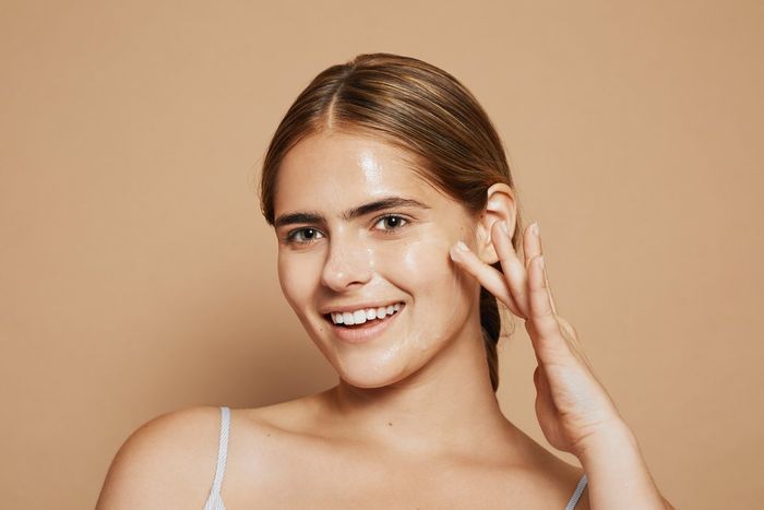 Wajah terhidrasi dengan baik