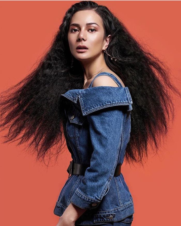 Astrid Tiar tampil ekspresif dengan kreasi rambut dan makeup