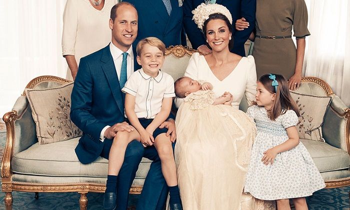 Potret lengkap keluarga Pangeran William pada saat pembaptisan Pangeran Louis