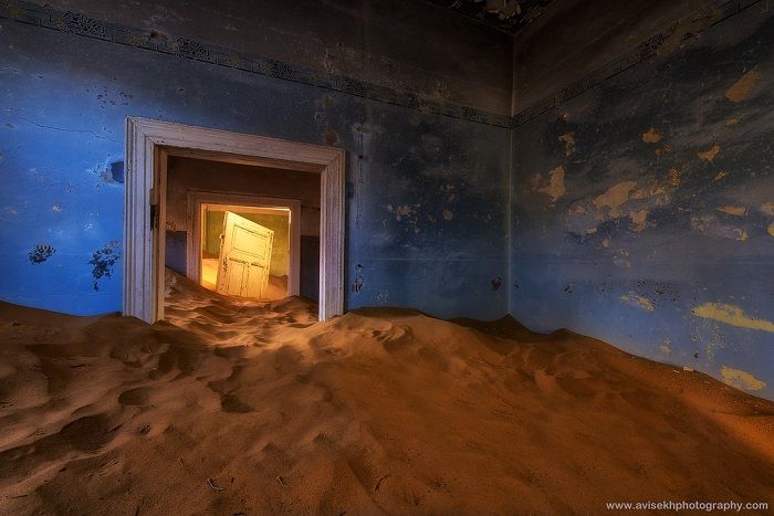 Penampakan kota hantu Kolmnskop yang terletak di Namibia