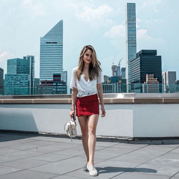 OOTD Cinta Laura bergaya seksi