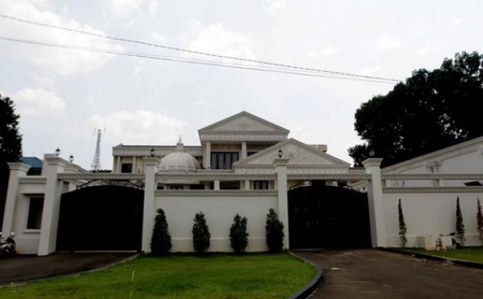 Rumah milik Anang Hermansyah