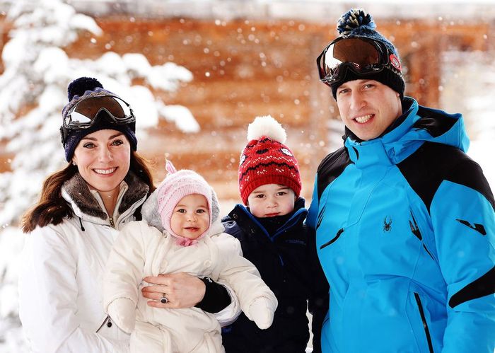 Kate Middleton dan Princess Charlotte tampil kompak saat liburan keluarga