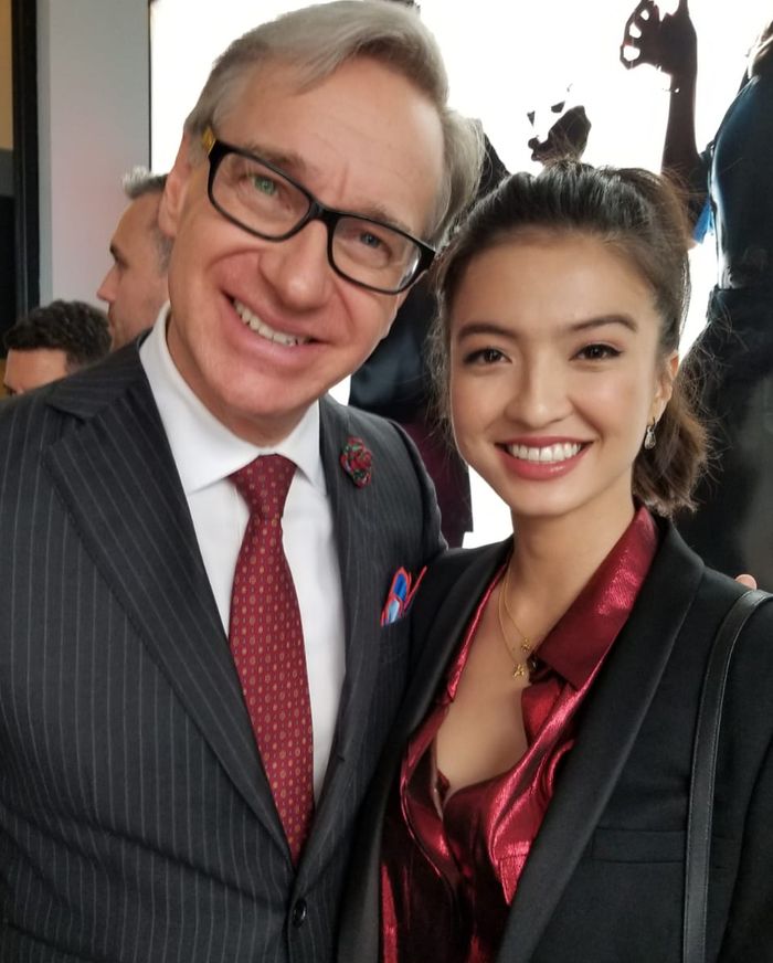Raline Shah bersama sutradara dari film  A Simple Favor, Paul Feig.