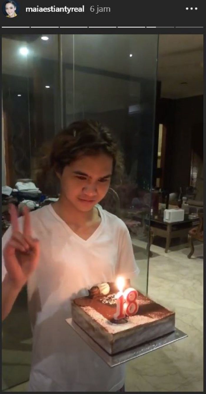 Kejutan Maia untuk Dul yang sedang berulang tahun