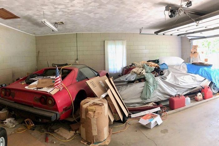 Remaja yang menemukan 2 mobil mewah