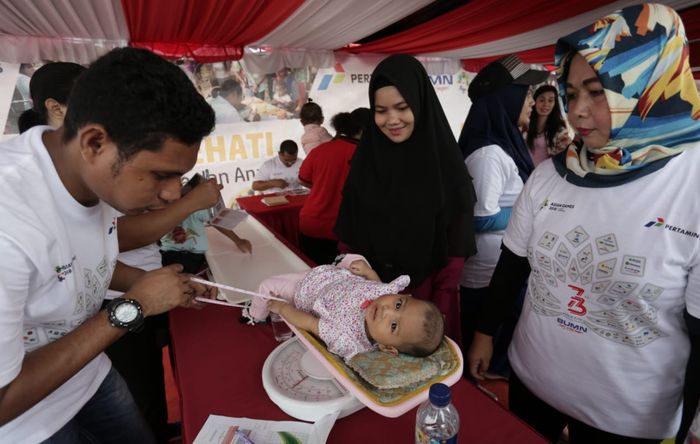 Pemeriksaan gratis bagi masyarakat sekitar.