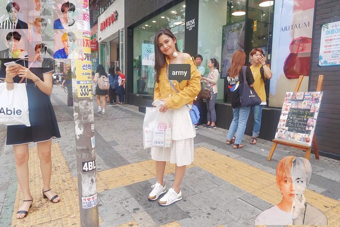 Syifa Hadju tampil playful dengan warna kuning