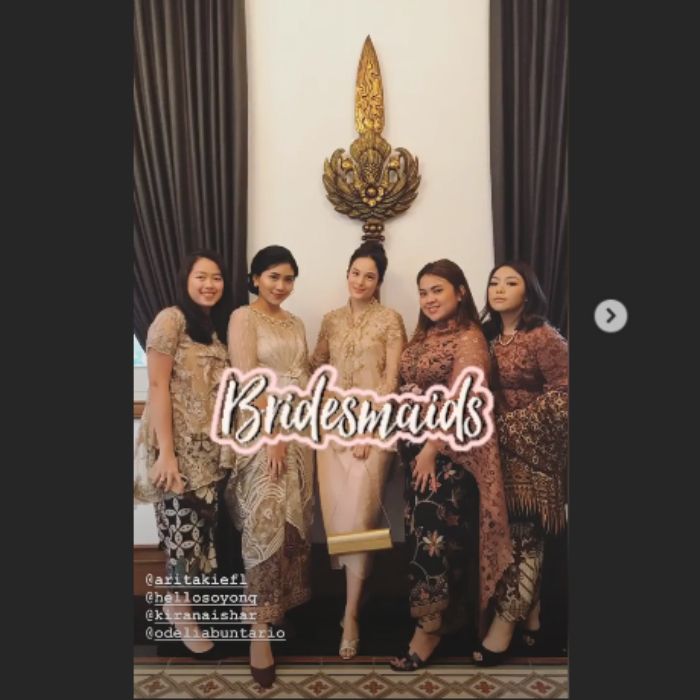 Chelsea Islan jadi bridesmaid di pertunangan temannya.