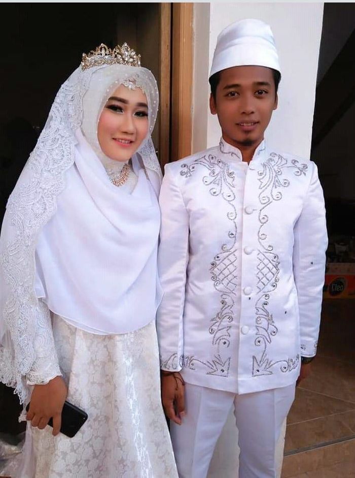 Pasangan yang menikah di pengungsian