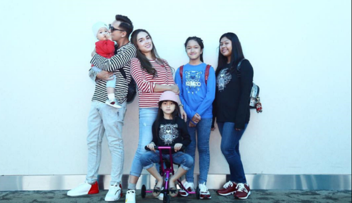 Keluarga Andhika Pratama dan Ussy Sulistiawaty