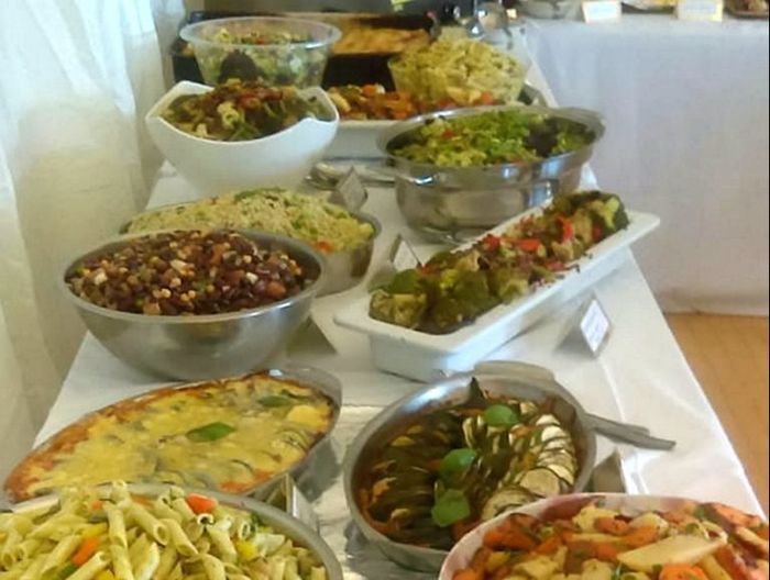 sajian makanan di pernikahan James dan Cherie