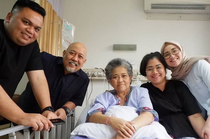 Kondisi istri Indro 'Warkop' yang mengidap kanker paru