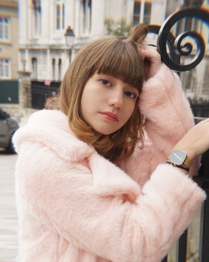 Cassandra Lee kerap tampil dengan warna lipstik natural