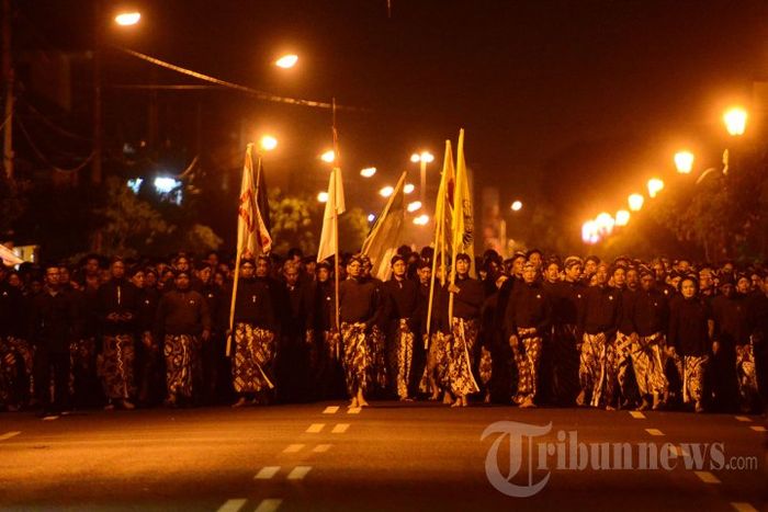 Tradisi Mubeng Beteng di Keraton Yogyakarta