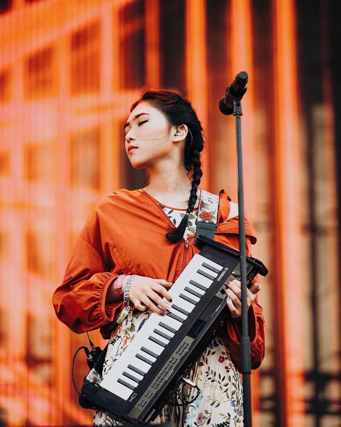 Selain cantik Isyana memiliki bakat luar biasa di bidang musik