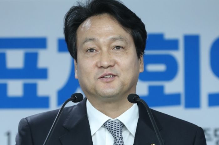 Politisi Ahn Min Suk