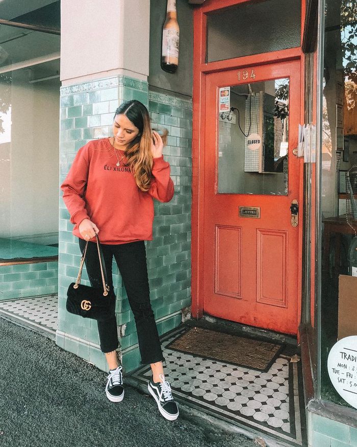 OOTD kasual ala Acha Sinaga dengan tas seharga puluhan juta rupiah