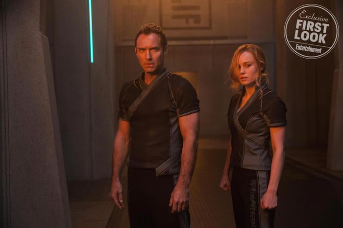 Marvel Studios' CAPTAIN MARVELL to R: Leader of Starforce (Jude Law) and Carol Danvers/Captain Marvel (Brie Larson)